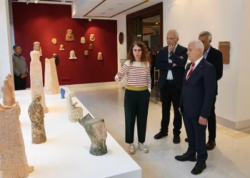 ‘Gözlerimin Önündesin’ sanatseverleri ağırlıyor