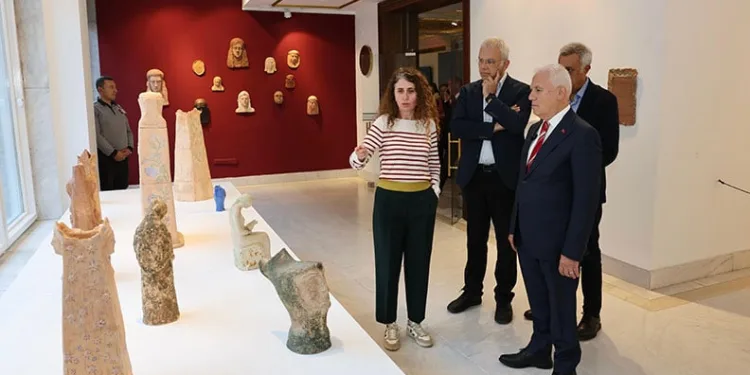 ‘Gözlerimin Önündesin’ sanatseverleri ağırlıyor