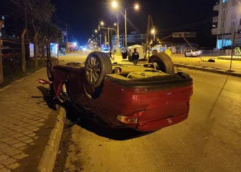 Bursa’da aşırı hız kaza getirdi: 1’i ağır 3 yaralı