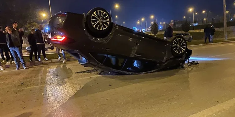 Bursa’da kaza yapan araç takla attı: 2 yaralı