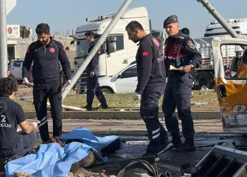Diyarbakır’da tır ve iki aracı biçti: 2 ölü, 3 yaralı