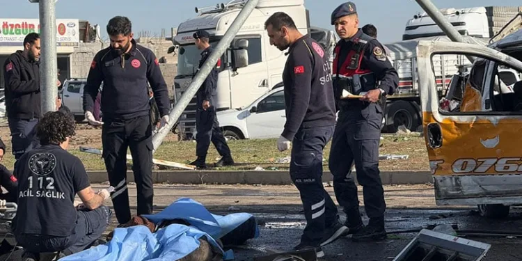 Diyarbakır’da tır ve iki aracı biçti: 2 ölü, 3 yaralı