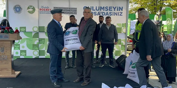 Büyükşehir’den çiftçilere 47 ton buğday tohumu desteği