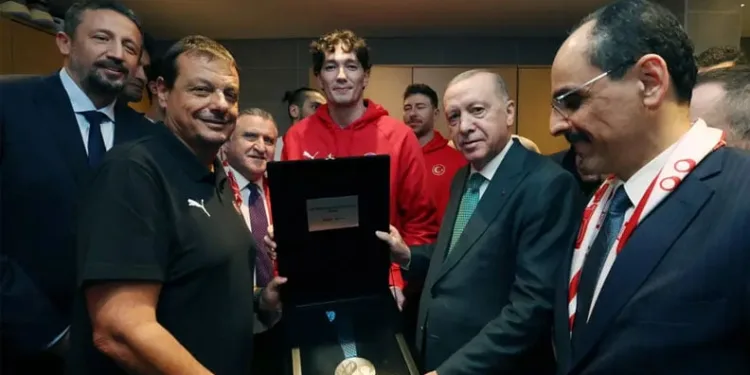 Cumhurbaşkanı Erdoğan’dan A millilere destek