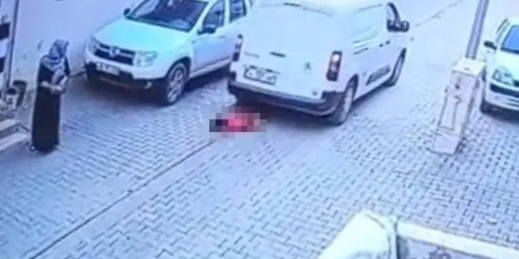 Kargo aracının çarptığı 2 yaşındaki çocuk hayatını kaybetti