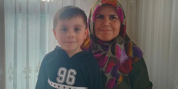 Anne ve oğlu, her yerde aranıyor