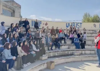 Bursa polisi, okul okul gezerek öğrencileri bilgilendirdi