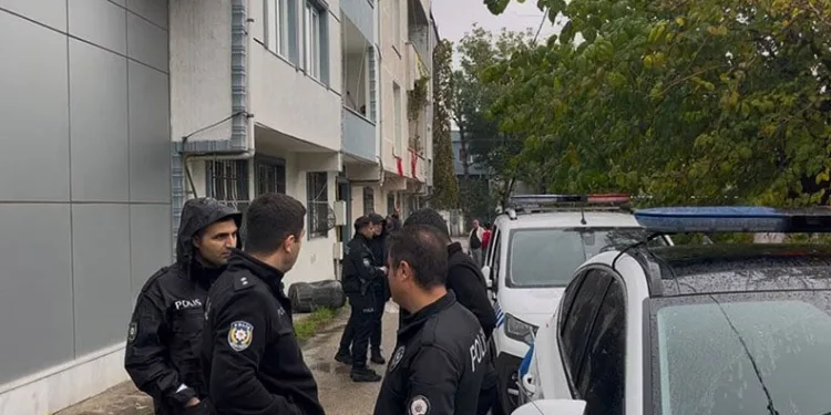 Dengesini kaybedip camdan düşen şahıs ağır yaralandı