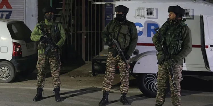 Hindistan’da karakolda patlama