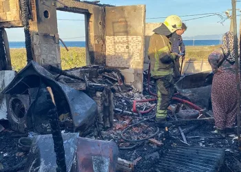 Bursa’da bir ev küle döndü, yanındaki bina hasar gördü