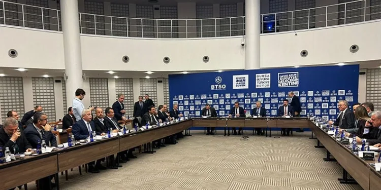 Başkan Şadi Özdemir’den üniversitelilere vize morali