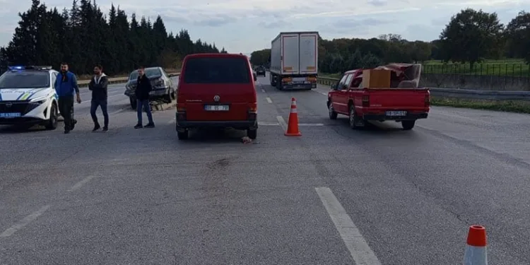 Karacabey’de iki otomobil çarpıştı: 2 yaralı