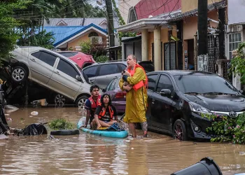 Filipinler’i Kalmaegi Tayfunu vurdu