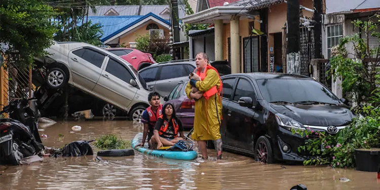 Filipinler’i Kalmaegi Tayfunu vurdu