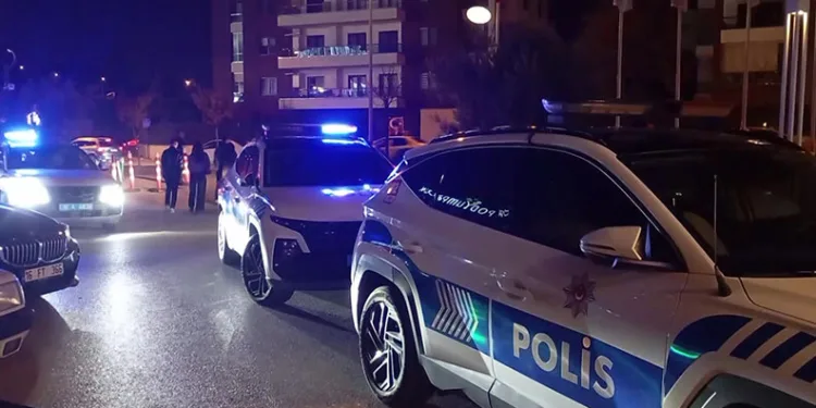 Bursa’da silahını göstererek bekçileri tehdit etti