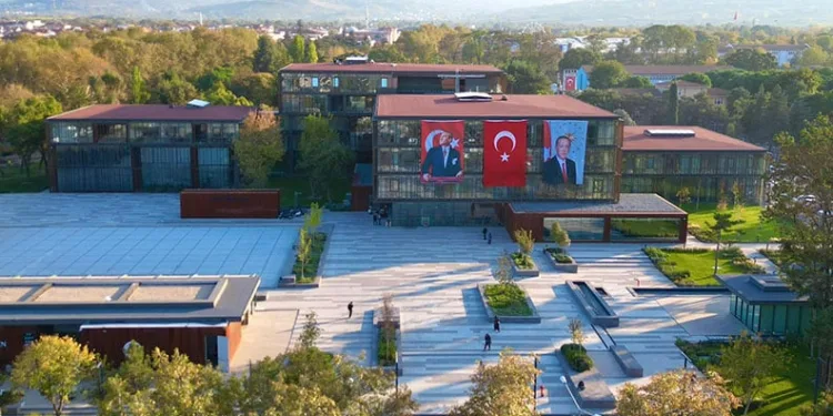 Başkan Şadi Özdemir’den üniversitelilere vize morali
