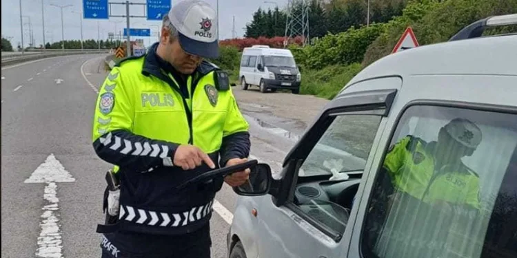 Tavuk çiftliğinin depo kısmında yangın