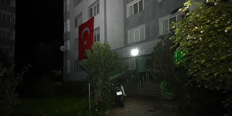 Bursa’da trafo yangını meyve kasalarına sıçradı