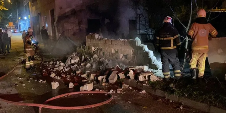 Uludağ’da kış uykusuna yatmayan ayılar, çöp konteynerlerini talan etti