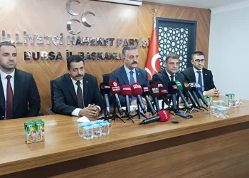 3 motosikletin karıştığı kazada 19 yaşındaki genç hayatını kaybetti