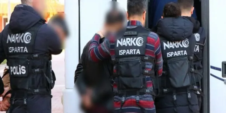 Çeşitli suçlardan aranan şahıslar polis tarafından yakalandı