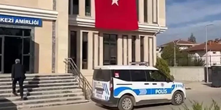 İki çocuklu kahraman anne Fırat’a düşen kangalı böyle kurtardı