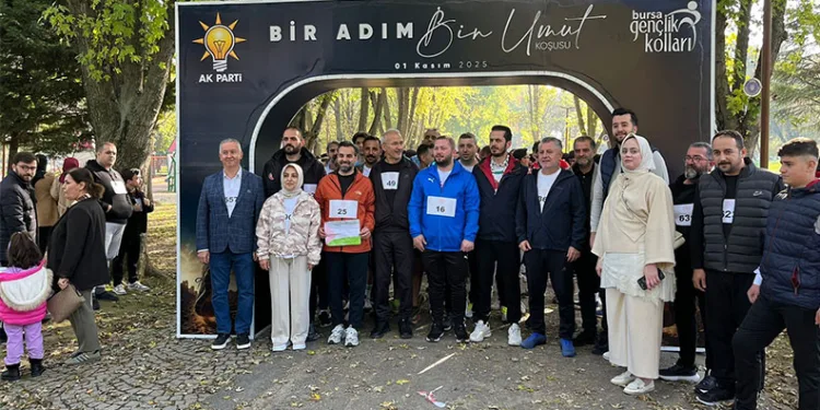 3 motosikletin karıştığı kazada 19 yaşındaki genç hayatını kaybetti