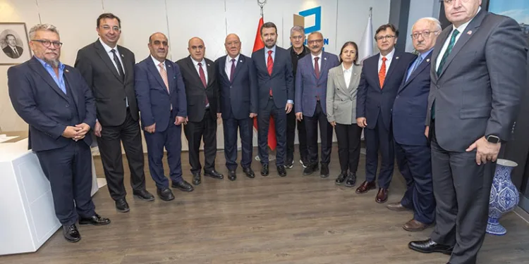 Bakan Göktaş, evlilik kredisinden yararlanan çiftin nikah şahidi oldu