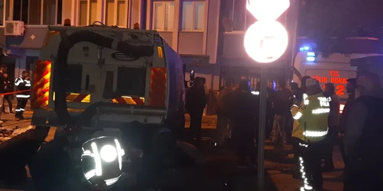 Bursa’da çöp kamyonu geri gelirken yaşlı adamı ezdi