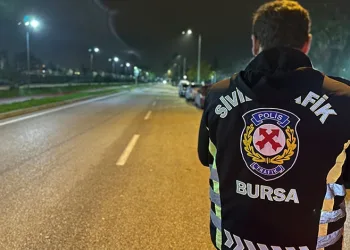 Bursa’da sivil trafik ekiplerinden gece denetimi