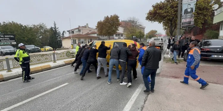 Şırnak’ta park halindeki iki araç alev aldı