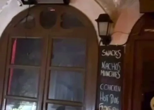 Alaçatı’da eğlence mekanına silahlı saldırı