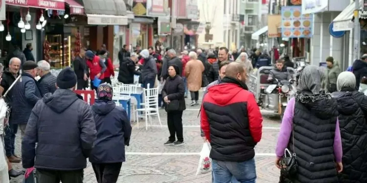 Şişli’de özel bakımevinde kalan yaşlı kadının malına göz diktikleri iddiası: 2 bavulun içinden yüklü miktarda para çıktı