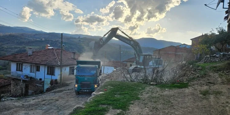 Şişli’de özel bakımevinde kalan yaşlı kadının malına göz diktikleri iddiası: 2 bavulun içinden yüklü miktarda para çıktı