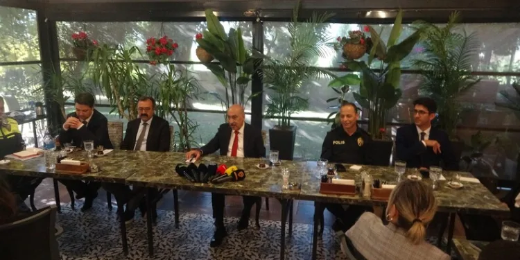 Şişli’de özel bakımevinde kalan yaşlı kadının malına göz diktikleri iddiası: 2 bavulun içinden yüklü miktarda para çıktı