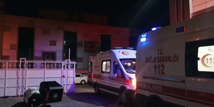 Diyarbakır’daki bir düğün salonunda çıkan kavgada 2 kişi yaralandı