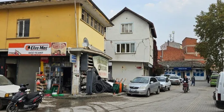 Diyarbakır’daki bir düğün salonunda çıkan kavgada 2 kişi yaralandı