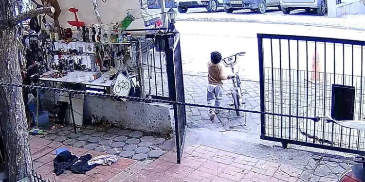 Diyarbakır’daki bir düğün salonunda çıkan kavgada 2 kişi yaralandı