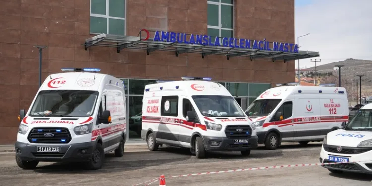 Diyarbakır’daki bir düğün salonunda çıkan kavgada 2 kişi yaralandı
