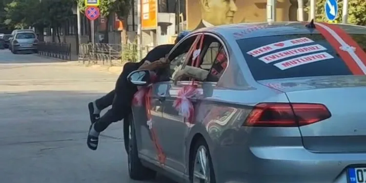 Diyarbakır’daki bir düğün salonunda çıkan kavgada 2 kişi yaralandı