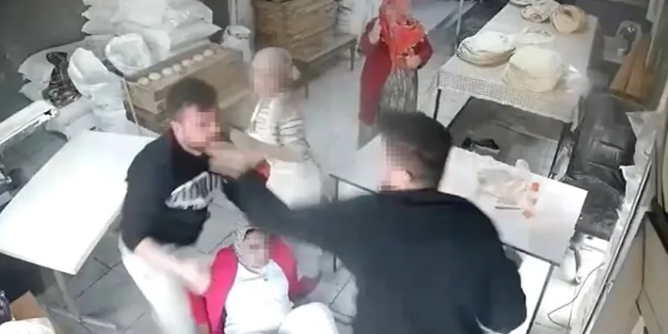 Tek katlı evde çıkan yangın 1 saatte söndürüldü