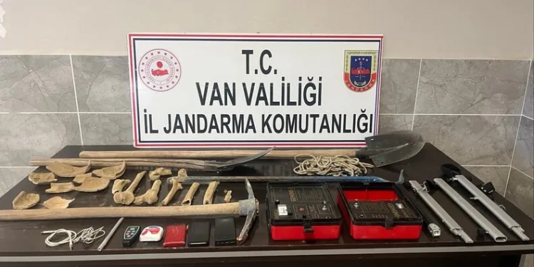 Tek katlı evde çıkan yangın 1 saatte söndürüldü