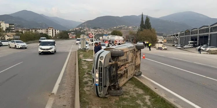 Kamyona yandan çarpan aracın 70 yaşındaki sürücüsü hayatını kaybetti