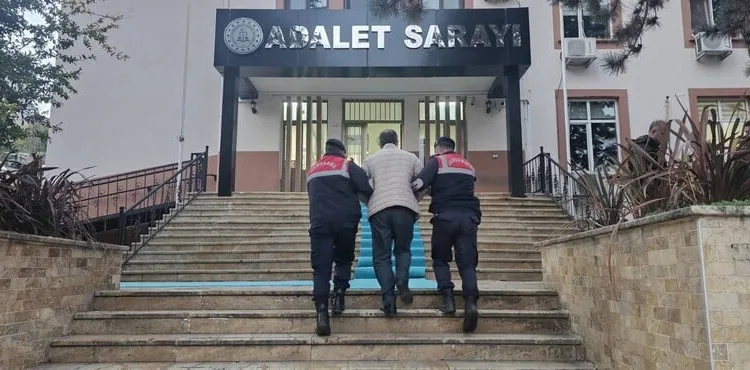 Kamyona yandan çarpan aracın 70 yaşındaki sürücüsü hayatını kaybetti