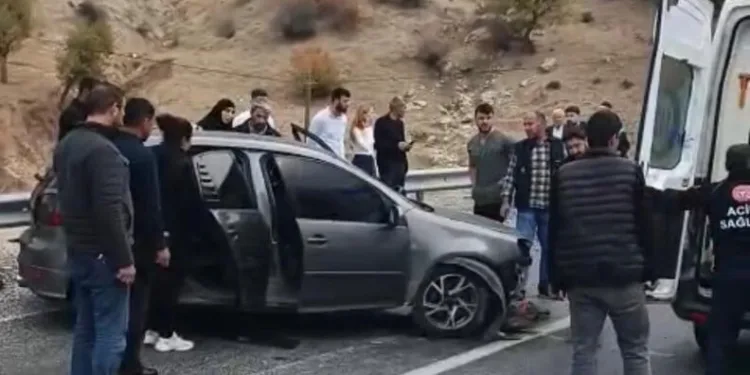 Karaman’da pikap kamyonetle otomobil çarpıştı: 1 yaralı