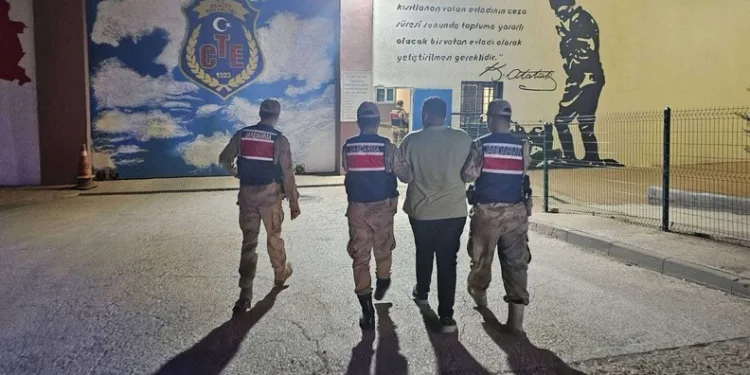 Başakşehir’de tehlikeli motosiklet gösterisi yapan sürücü yakalandı