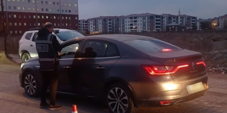 Başakşehir’de tehlikeli motosiklet gösterisi yapan sürücü yakalandı