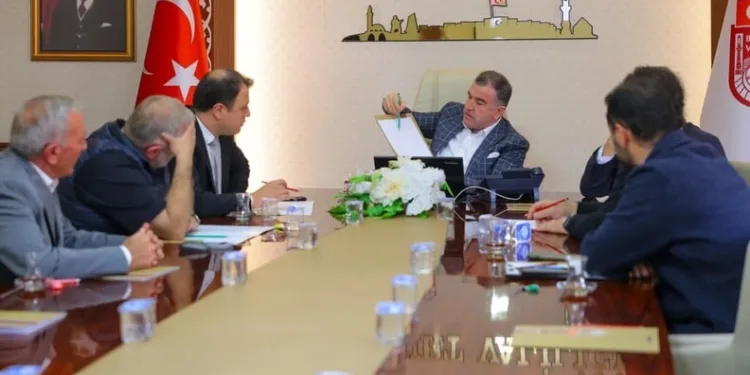 Geleceğe nefes: Demirkent TOKİ Ortaokulu öğrencilerinden örnek fidan dikimi etkinliği