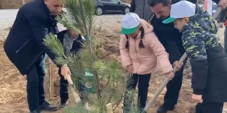 Geleceğe nefes: Demirkent TOKİ Ortaokulu öğrencilerinden örnek fidan dikimi etkinliği