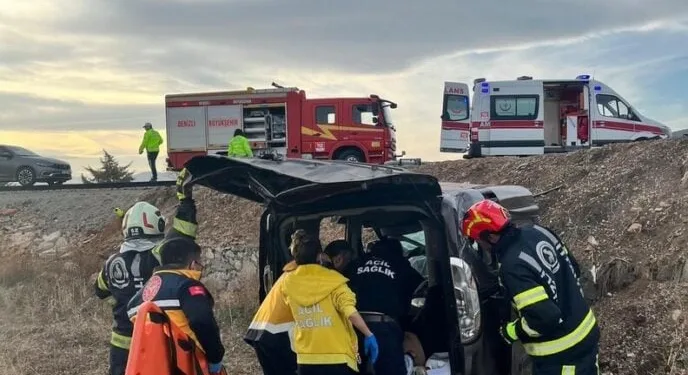 Kayseri’de iki otomobil çarpıştı: 1’i ağır 3 yaralı